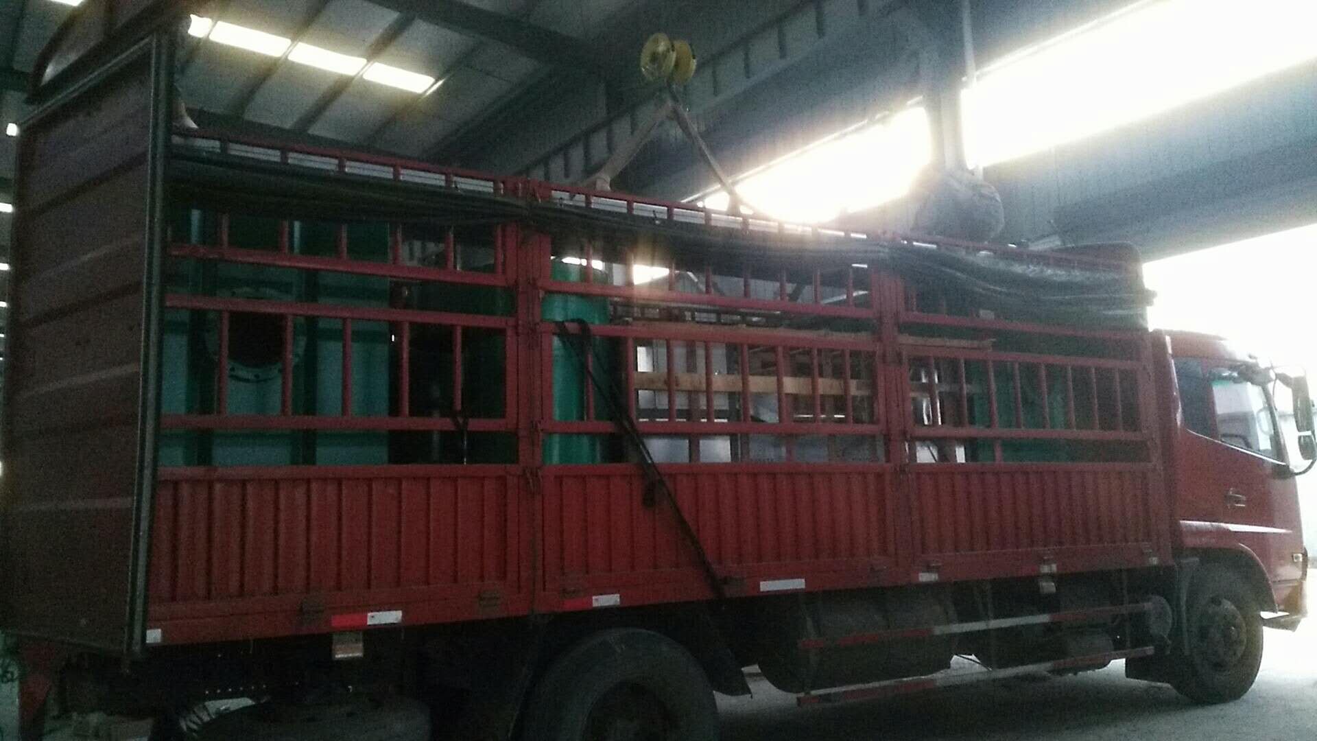 貴州客戶訂購的機械設備又發滿滿一車